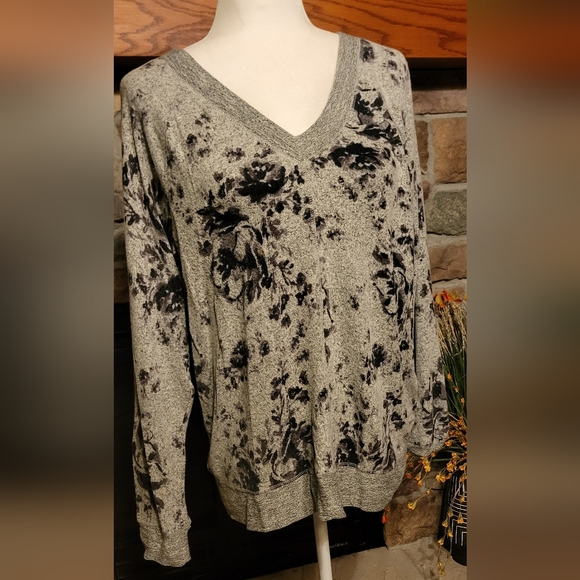 Maurices Black and Gray Floral V-Neck Sweater - Picture 3 of 12